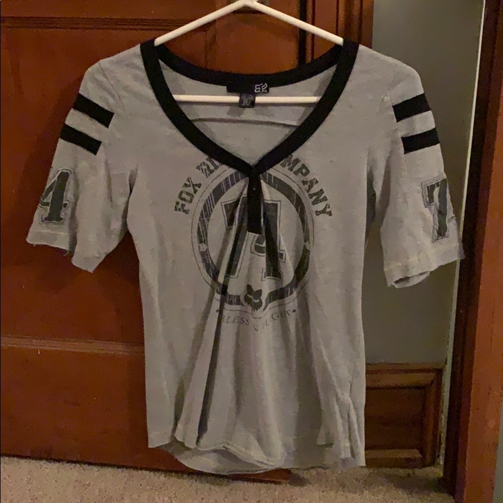 V-neck tee